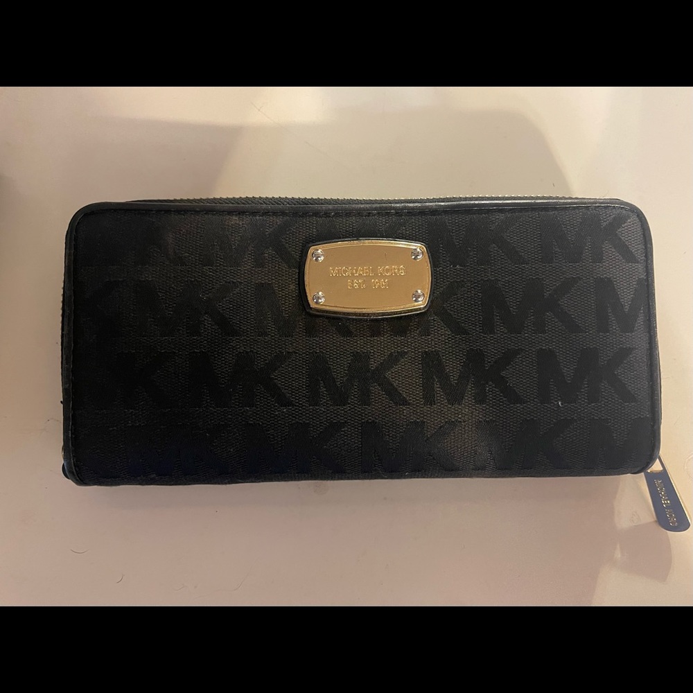 Michael Kors Wallet - Picture 2 of 3